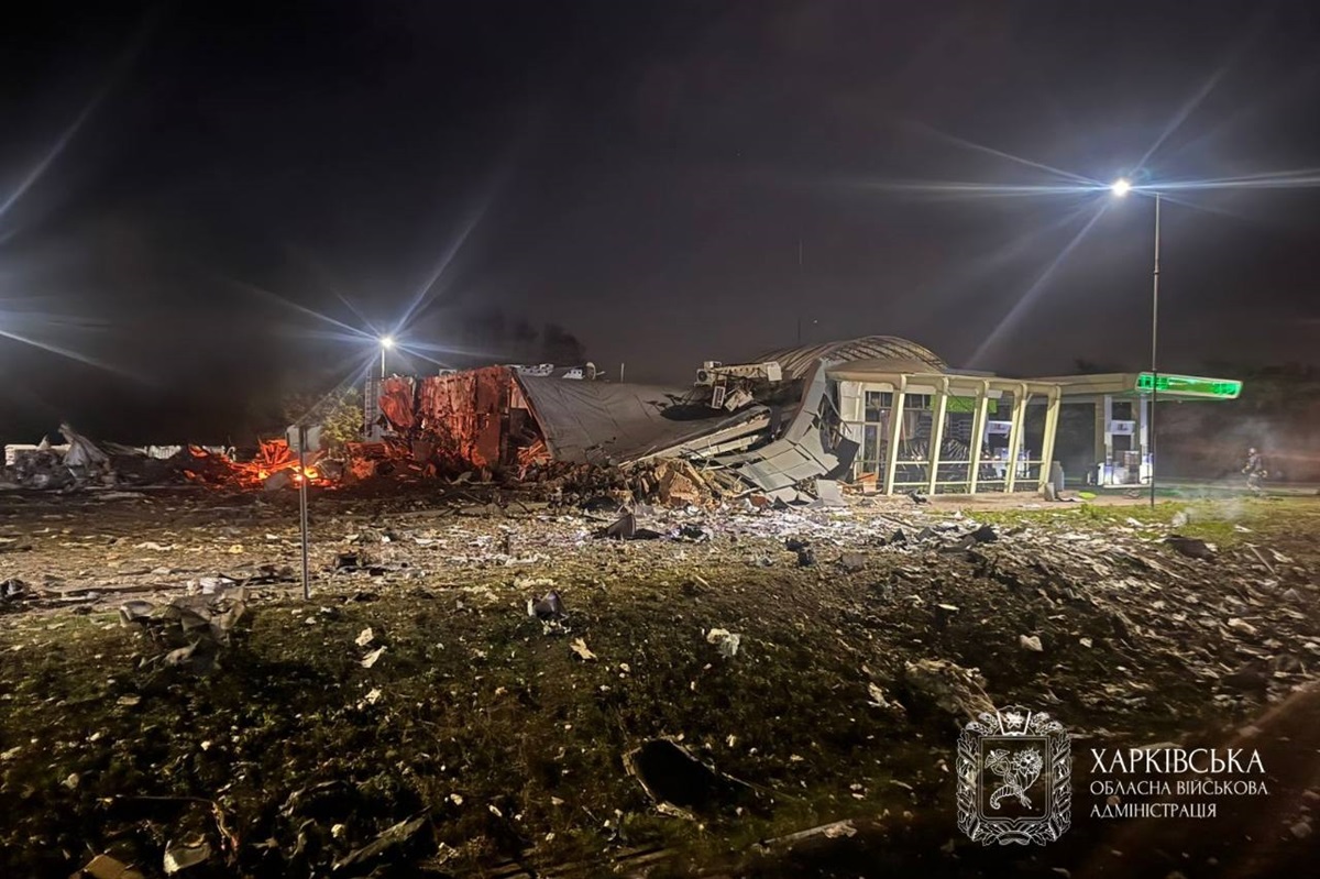 Росія зруйнувала АЗС під Харковом, є постраждалі