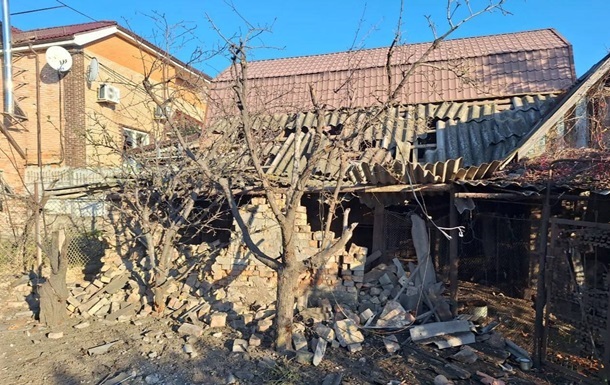 Росіяни вдарили по Дніпропетровщині, виникли пожежі