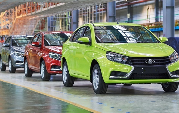 Російський автопром скоротився до показників перших місяців війни