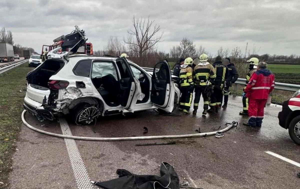 Смертельна ДТП під Києвом: BMW кілька разів перекинувся
