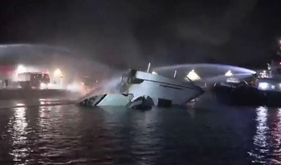 У Греції біля порту потонули три яхти