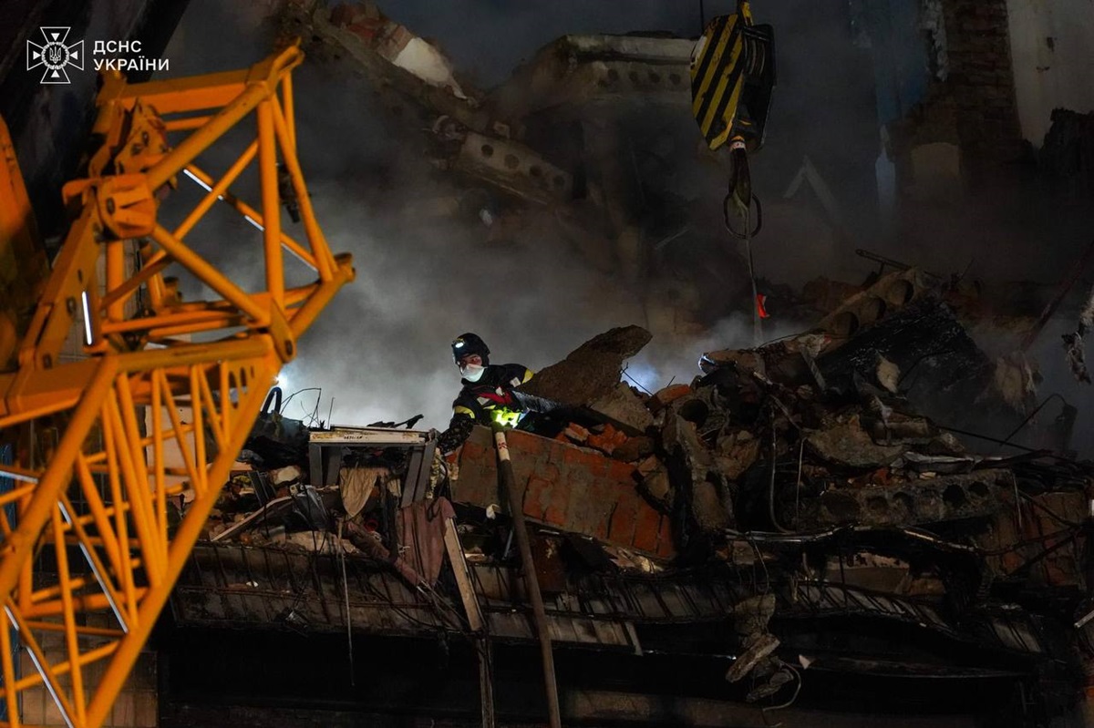 У Тернополі досі шукають 26 мешканців зруйнованого будинку