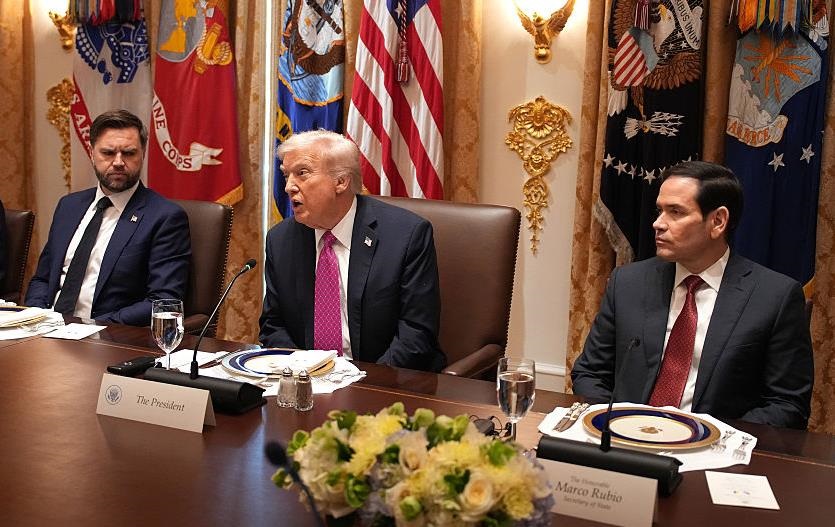 В оточенні Трампа почалась боротьба через “мирний план” – ЗМІ