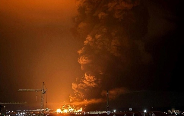З’явилися знімки наслідків удару по нафтобазі у Феодосії