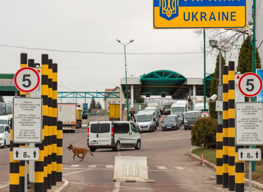 Зі США до України депортували 50 громадян