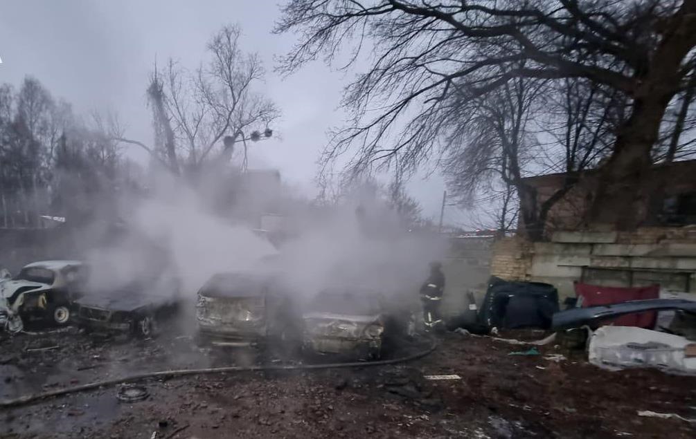 Атака на Київ: палають три багатоповерхівки