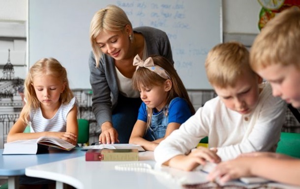 Кабмін підвищить зарплати вчителям із січня на 30%
