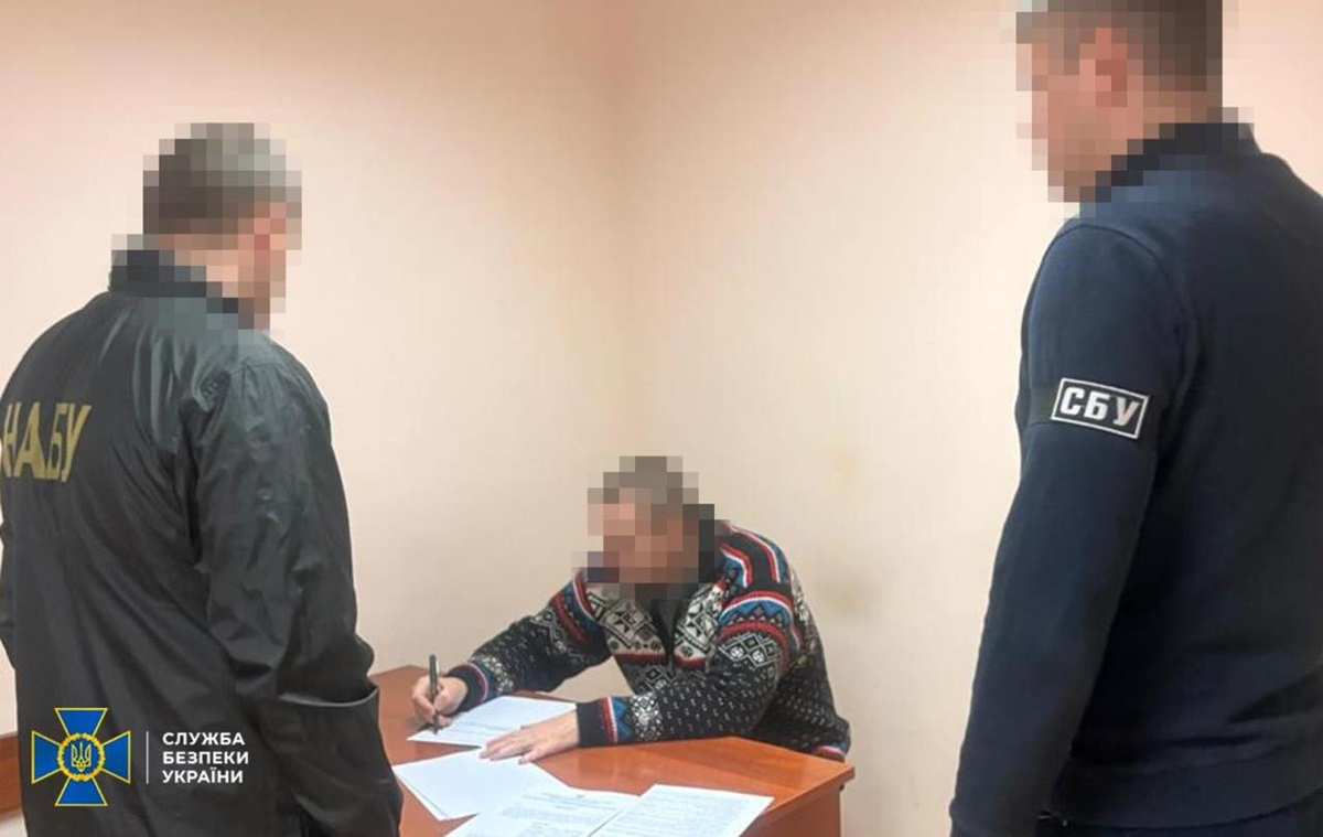 На оборонному заводі вкрали понад 100 млн гривень