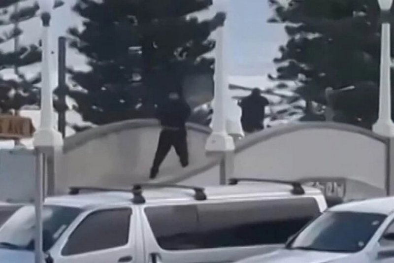 Теракт у Сіднеї: стрільцями виявилися батько й син