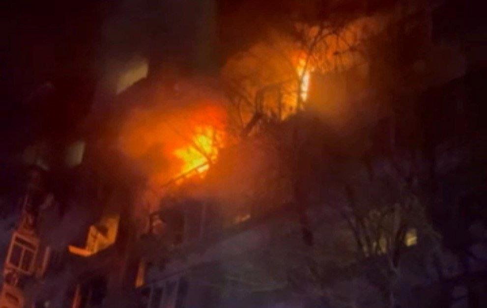 У Запоріжжі БПЛА влучив у багатоповерхівку