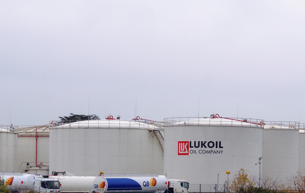 Угорська компанія планує купити активи російського Лукойла – ЗМІ