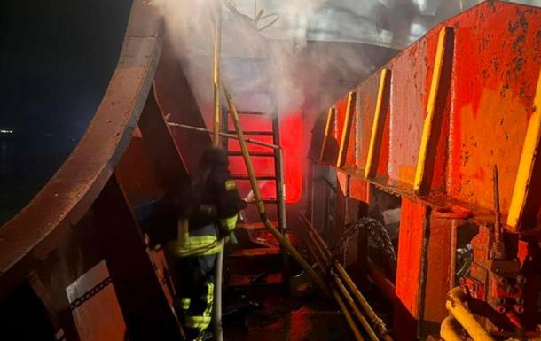 В Одесі через нічну атаку РФ пошкоджене цивільне судно