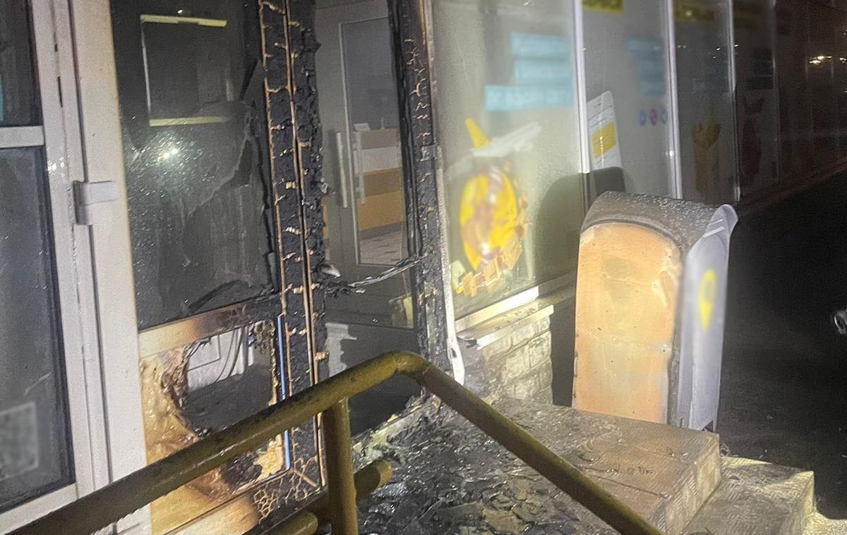 “Вважав, що допоміг СБУ”: в Києві молодик підпалив відділення Укрпошти