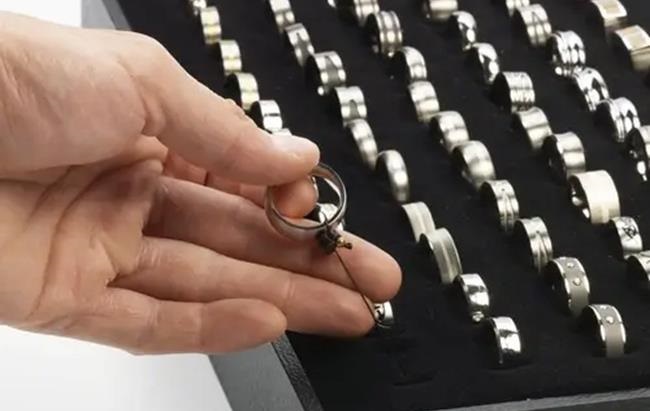 Як визначити розмір каблучки: п&rsquo;ять поширених варіантів