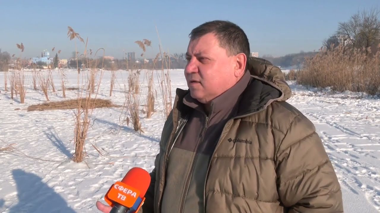 Рятуємо рибу від задухи: рибоохоронці облаштовують лунки на Басовому Куті в Рівному