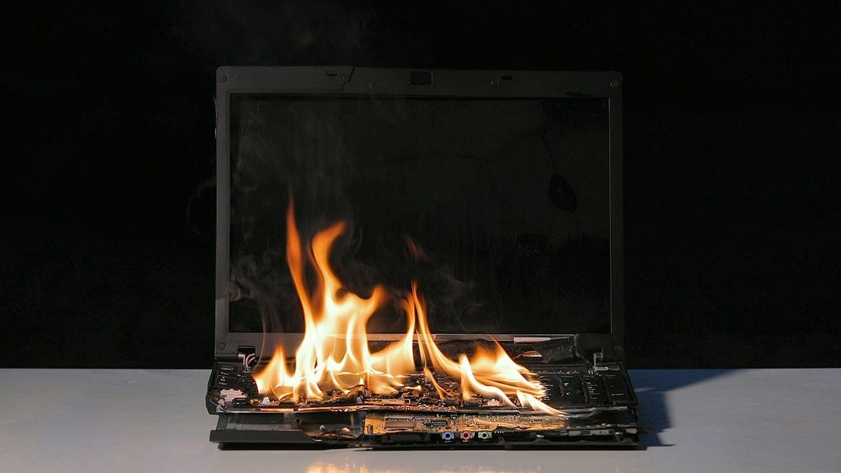 Чому перегрівається ноутбук та як цьому запобігти