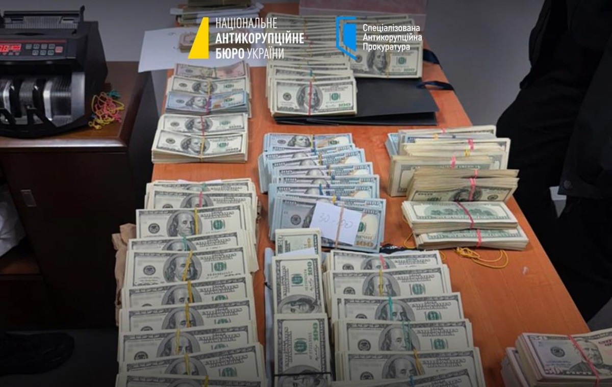 НАБУ вилучило $850 тисяч на митному пості Луцьк