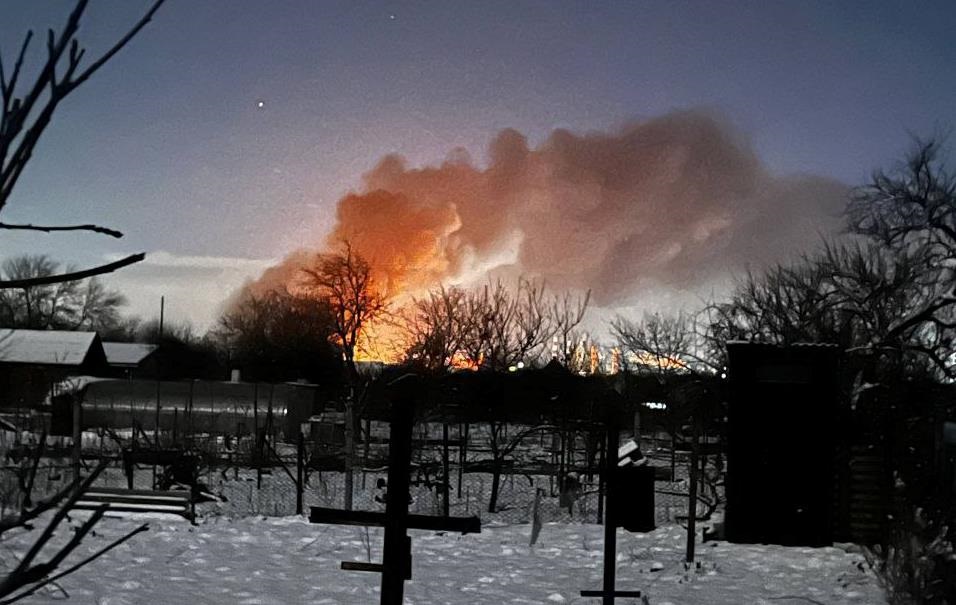 Перший пішов: РФ починає рік з палаючим НПЗ