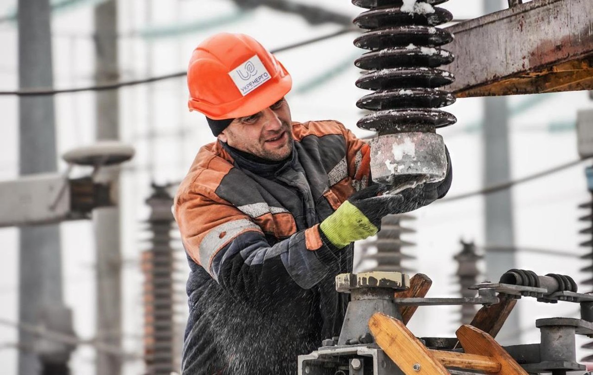 Шмигаль: В ремонтних бригадах 15 тис. енергетиків