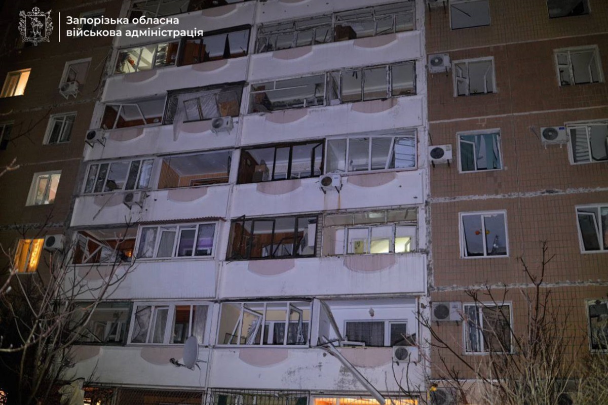 Удар по Запоріжжю: з&rsquo;явилися кадри з наслідками
