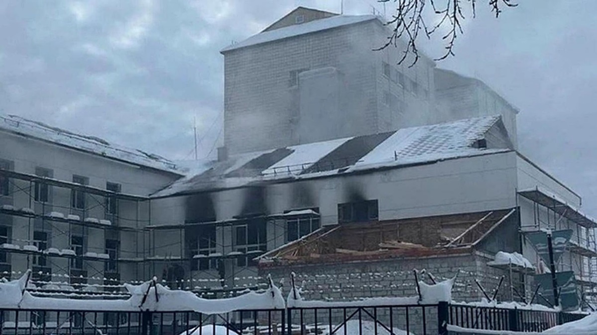 В російському Сиктивкарі стався вибух в будівлі МВС: є потерпілі