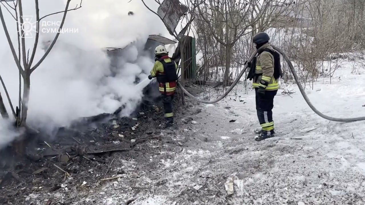 Сумщина: рятувальники ліквідували загоряння в житловому секторі, спричинене російським ударом
