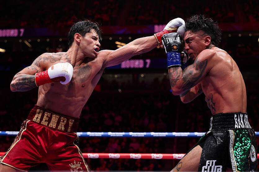 Повна перевага Гарсії у бою з Барріосом – відео