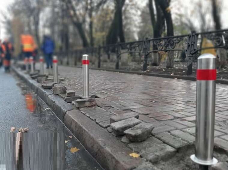 Справа на 1,4 мільйона начальника Подільського ШЕУ судитимуть за закупівлю бракованих стовпчиків