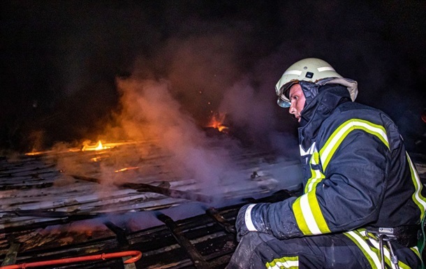 У Кривому Розі БПЛА влучив у багатоповерхівку