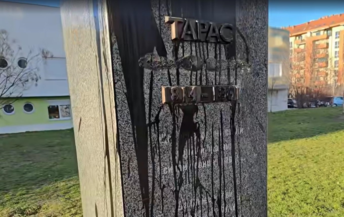 У Сербії невідомі облили фарбою пам’ятник Шевченка