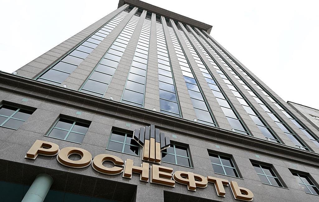 ЗМІ викрили мережу компаній, що торгують підсанкційною нафтою РФ