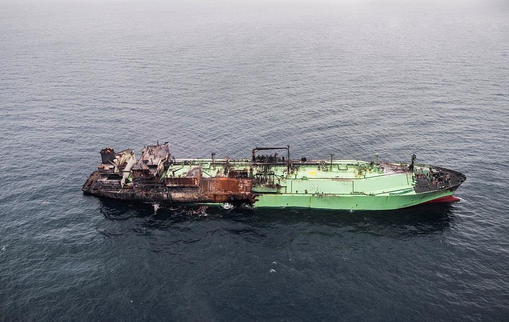 Лівія буксирує пошкоджений російський танкер із ЗПГ