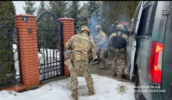 На Львівщині четверо чоловіків викрали підлітка, вимагаючи у нього гроші