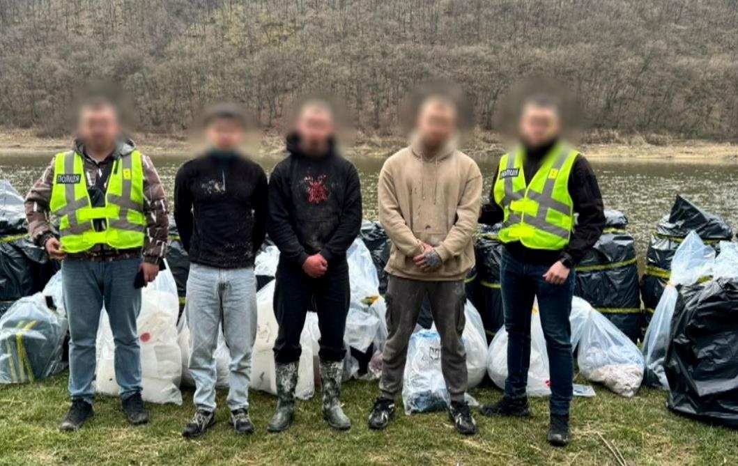 На Прикарпатті юнаки налагодили масштабне нарковиробництво