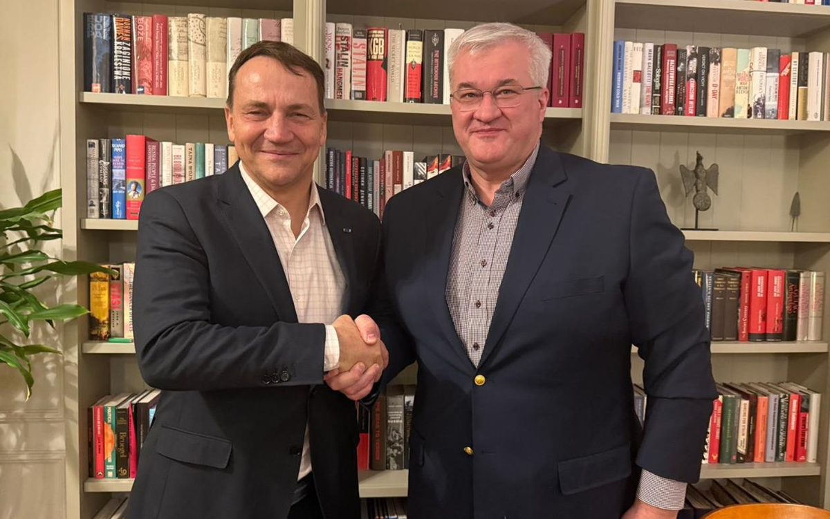 Сибіга та Сікорський обговорили підтримку України