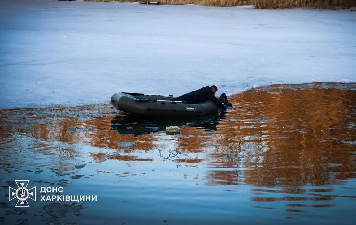 У Харкові двоє дітей загинули, провалившись під кригу