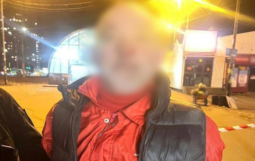 У Києві іноземець погрожував перехожим гранатою