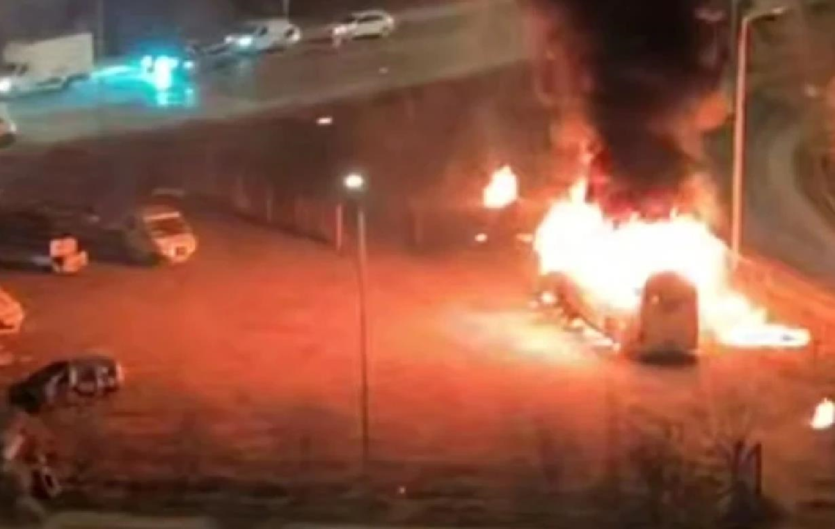 У Львові прогримів вибух: палає автобус