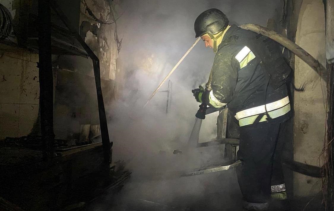 У Запоріжжі після удару росіян загорілась АЗС