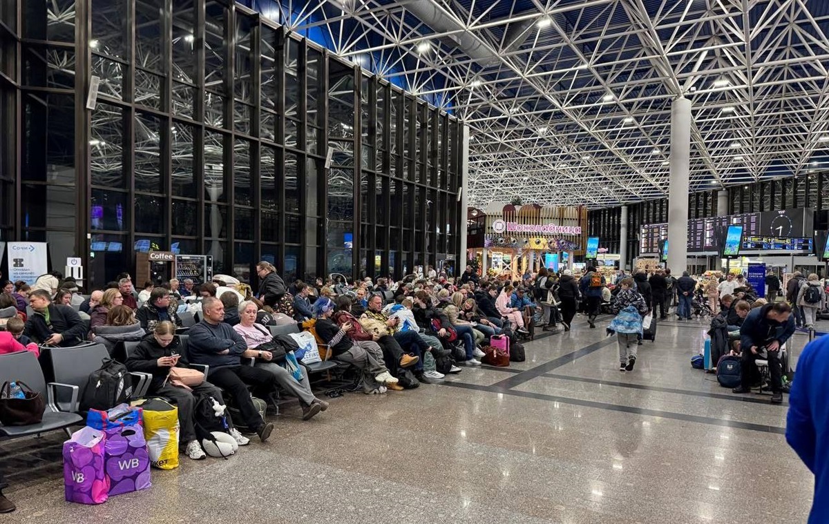 В Сочі скасували десятки авіарейсів через “найтривалішу атаку” БпЛА