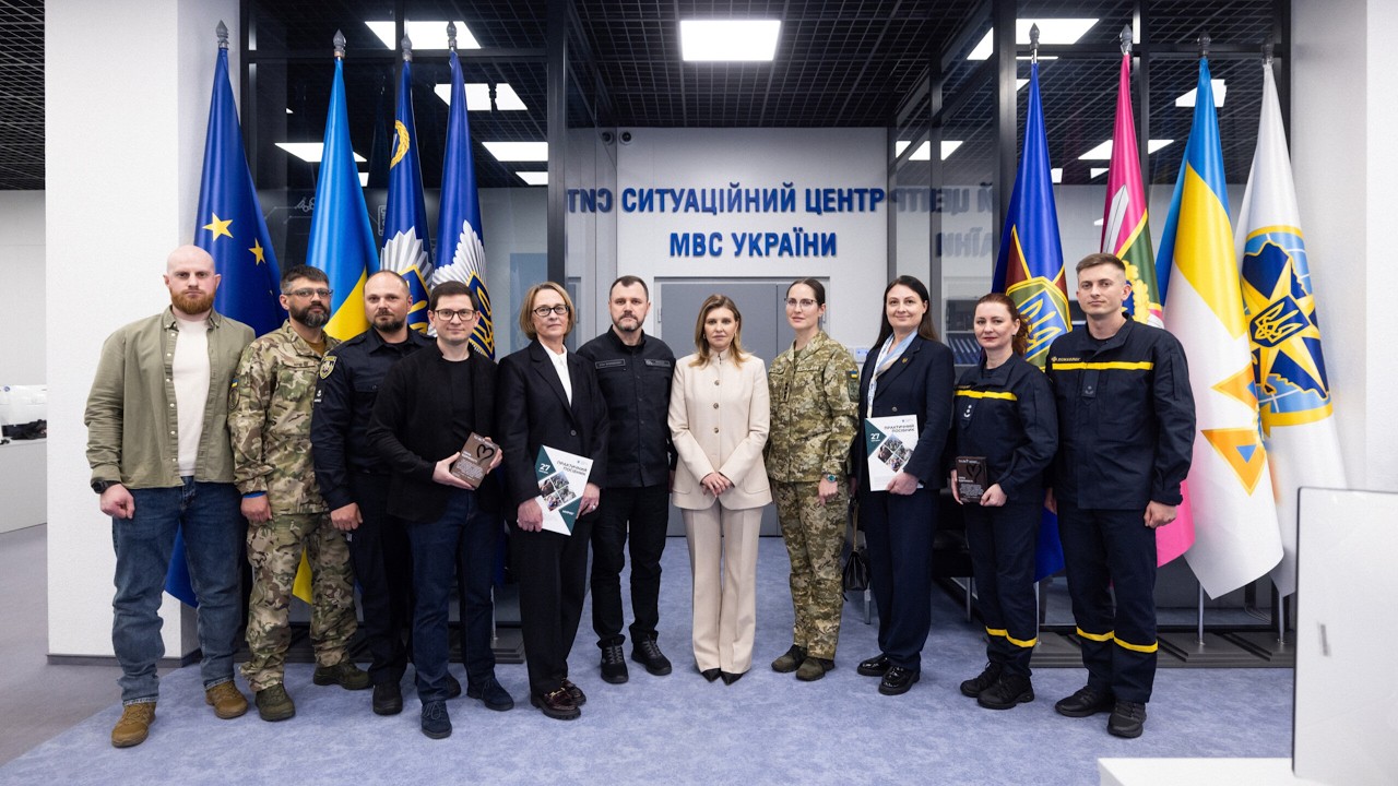 Олена Зеленська відвідала Службу 112 та поспілкувалася з психологами МВС