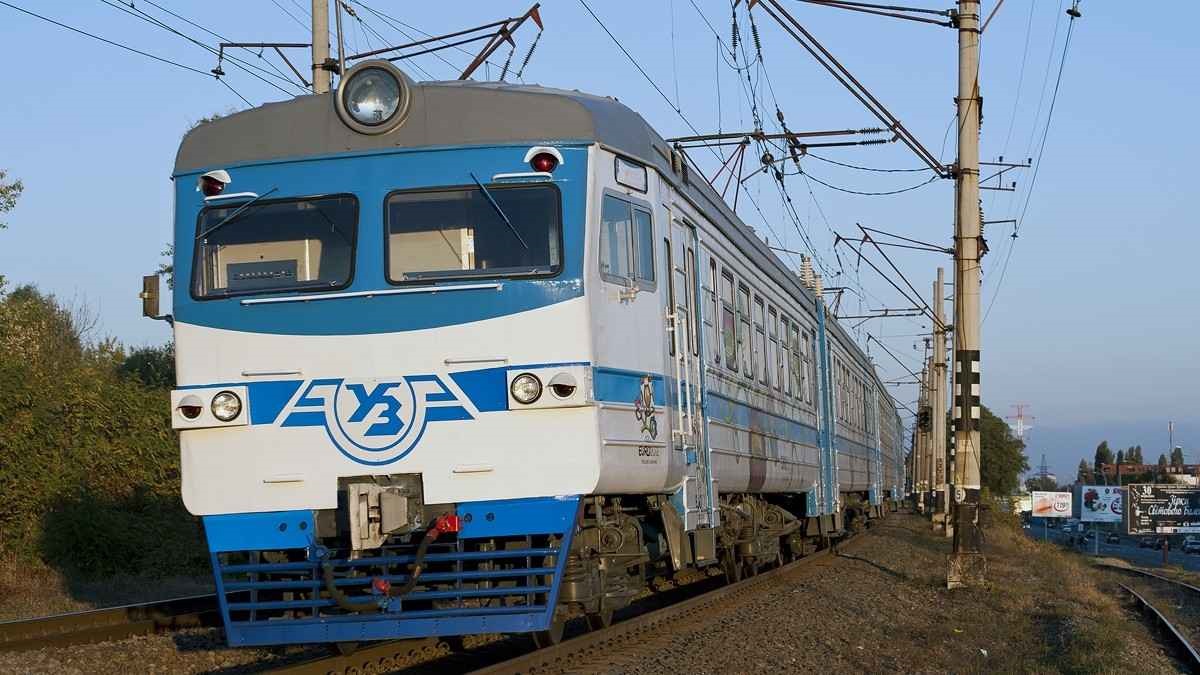 Через надзвичайну подію затримується низка поїздів