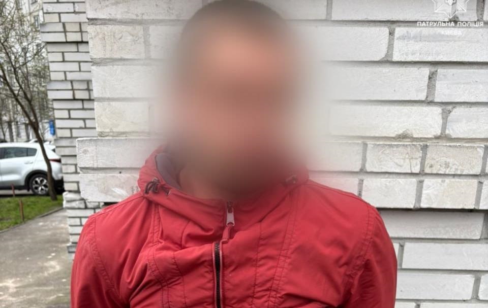У Києві затримали озброєного чоловіка