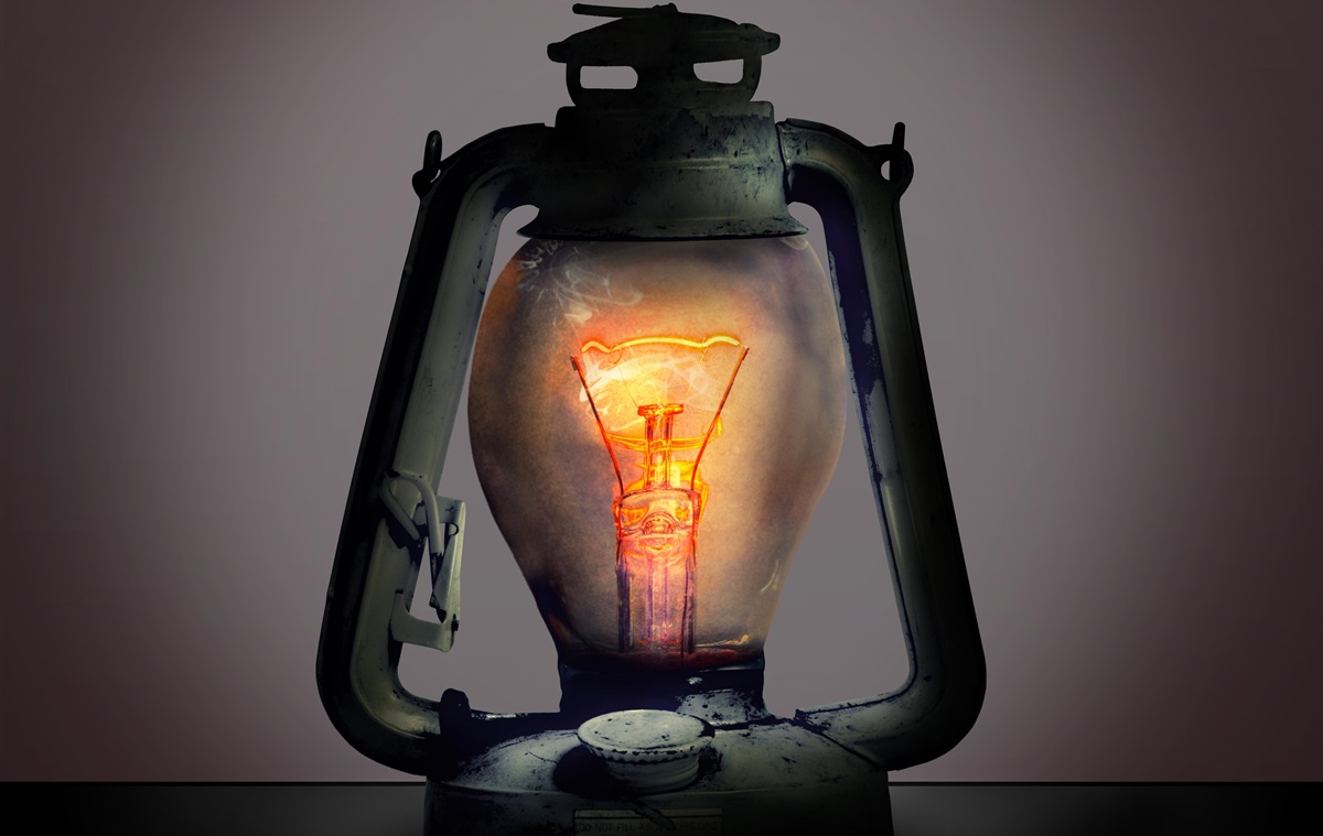 Вчені пояснили, чому люди бояться темряви