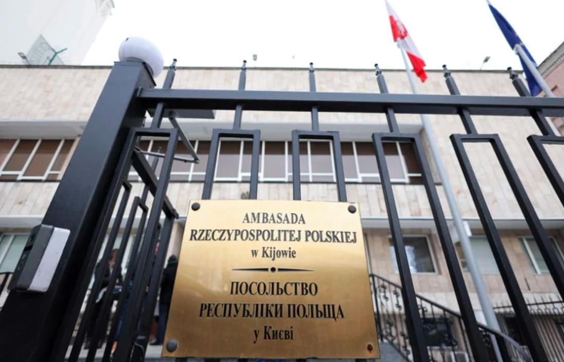 Польща попередила Росію про наслідки ударів по дипмісіях у Києві