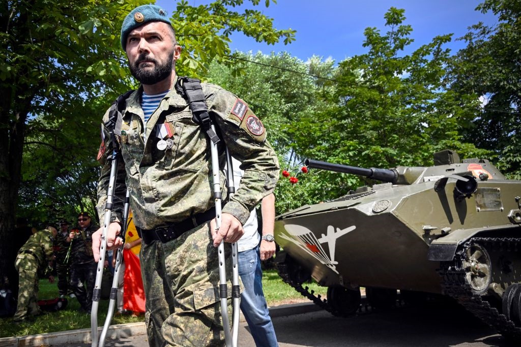 РФ забирає з фронту боєздатних солдатів на парад в Москві – Атеш