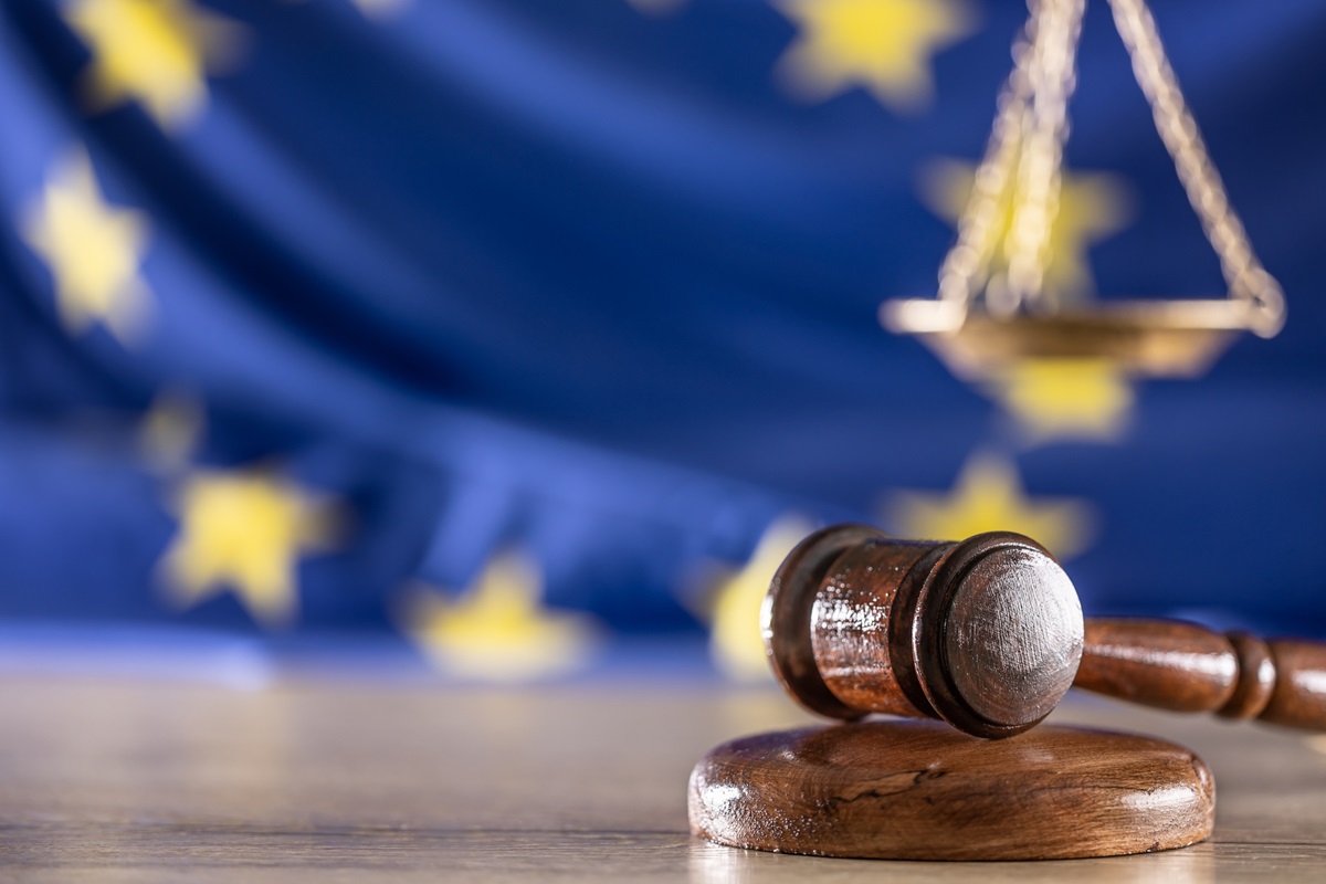 Суд ЄС дозволив заморожувати активи росіян навіть без прямого зв’язку