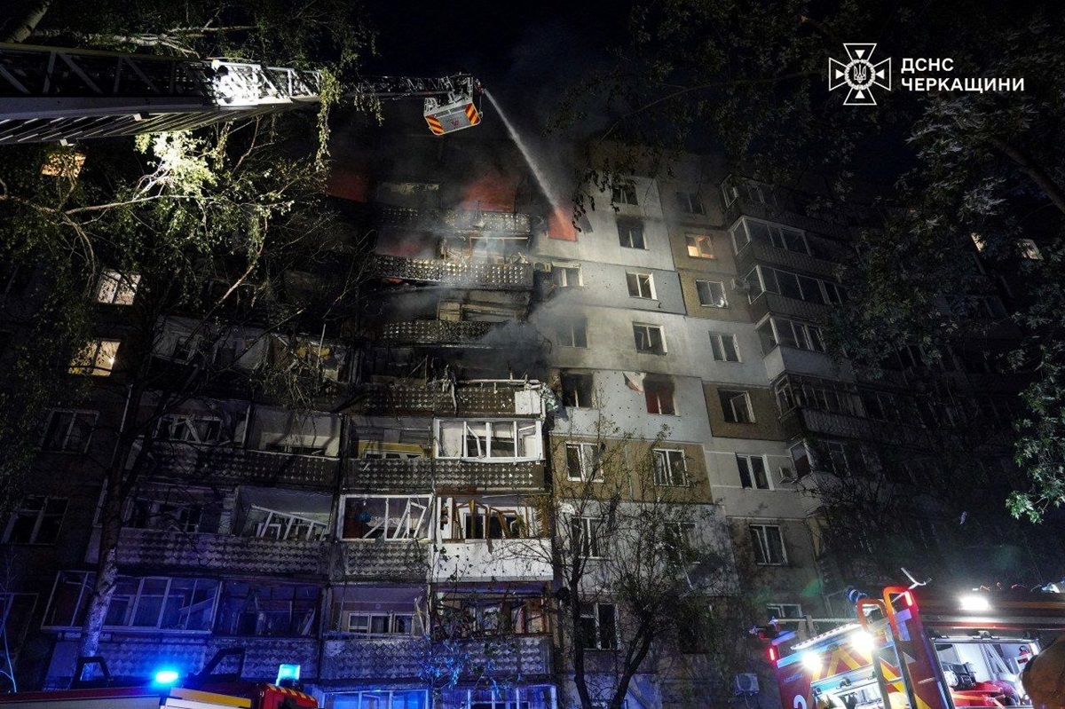У Черкасах дрон РФ влучив у багатоповерхівку, 11 поранених