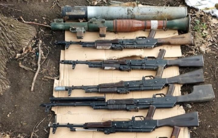 В Україні виявили 20 схронів зі зброєю