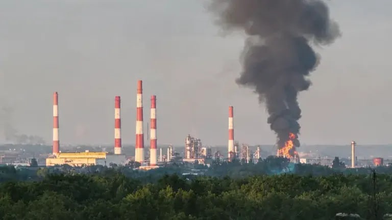 Атака БпЛА: у Самарі палає ключовий НПЗ Роснефти